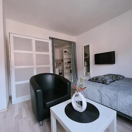 Cozy In Historical Alt-lobeda Near Uni-klinik *