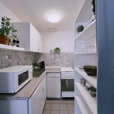 Cozy In Historical Alt-lobeda Near Uni-klinik *